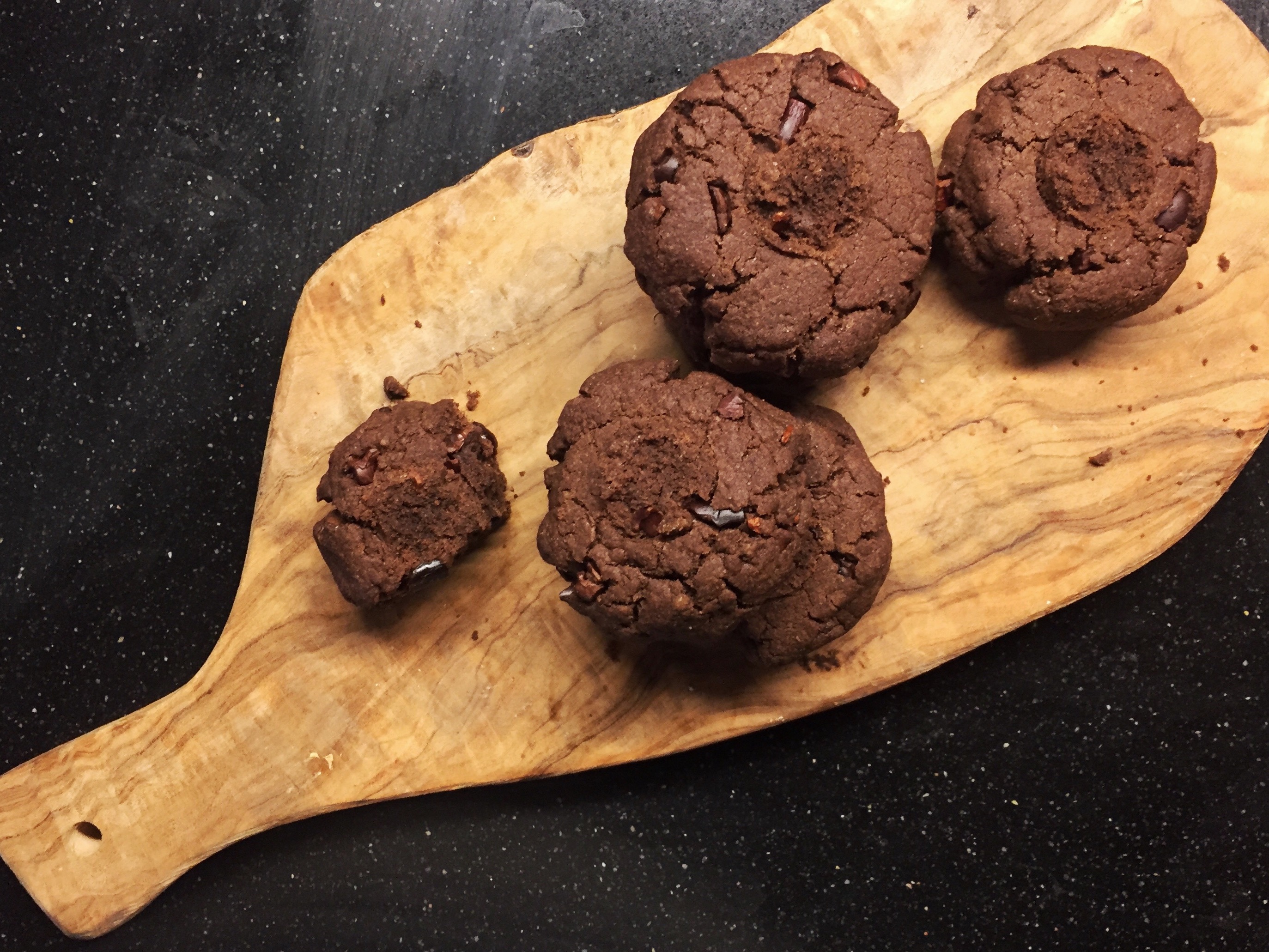 Cacao nibs chocolate cookie with coconut oil